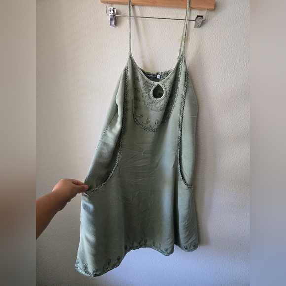 ​Boho Sage Green Embroidered Mini Dress / with Pockets - Picture 2 of 6